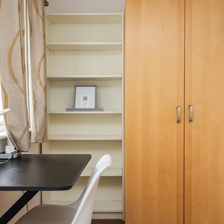 Vibrant Clapham Double Bedroom London Exterior foto