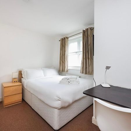 Vibrant Clapham Double Bedroom London Exterior foto