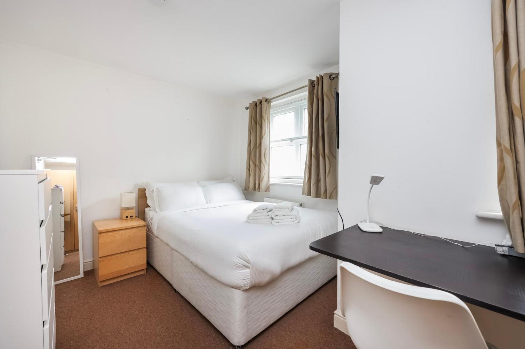 Vibrant Clapham Double Bedroom London Exterior foto