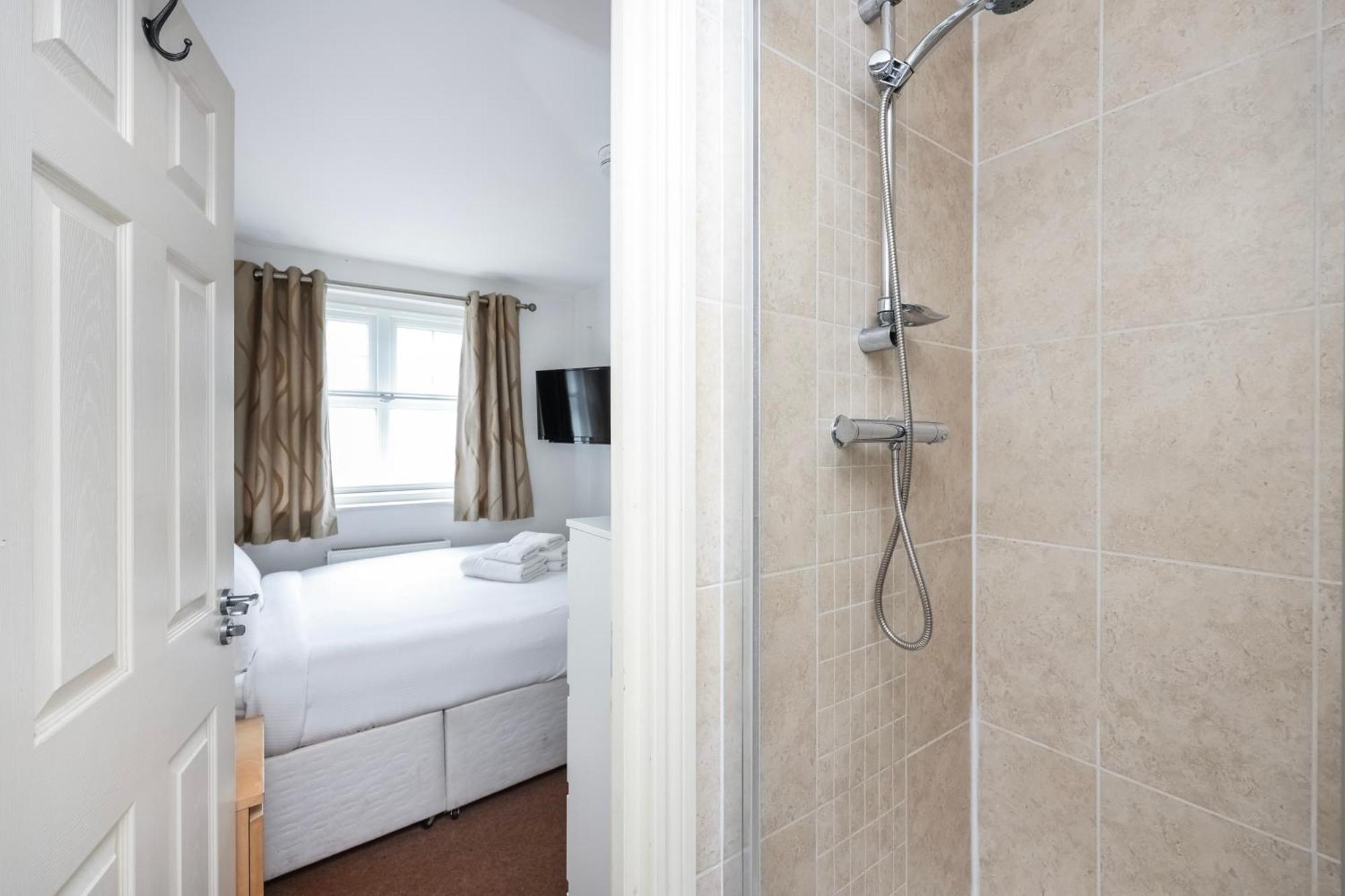 Vibrant Clapham Double Bedroom London Exterior foto
