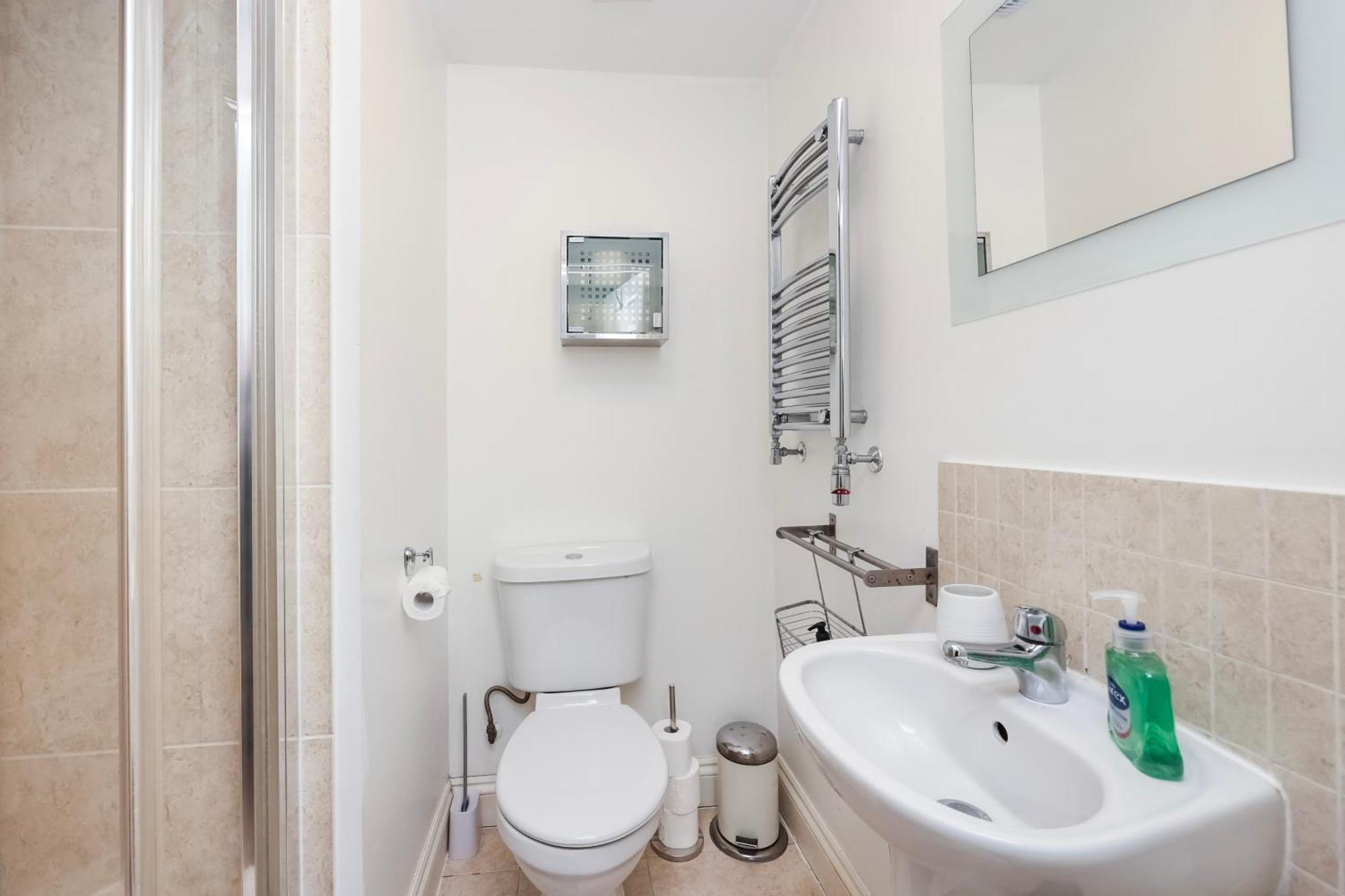 Vibrant Clapham Double Bedroom London Exterior foto